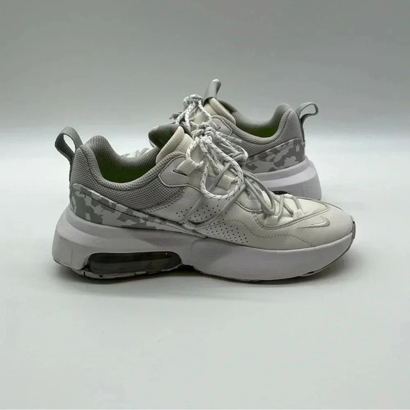Nike Air Max Viva Womens Size 7 White Athletic Running Shoe Sneakers DB5269-100 - Picture 3 of 11